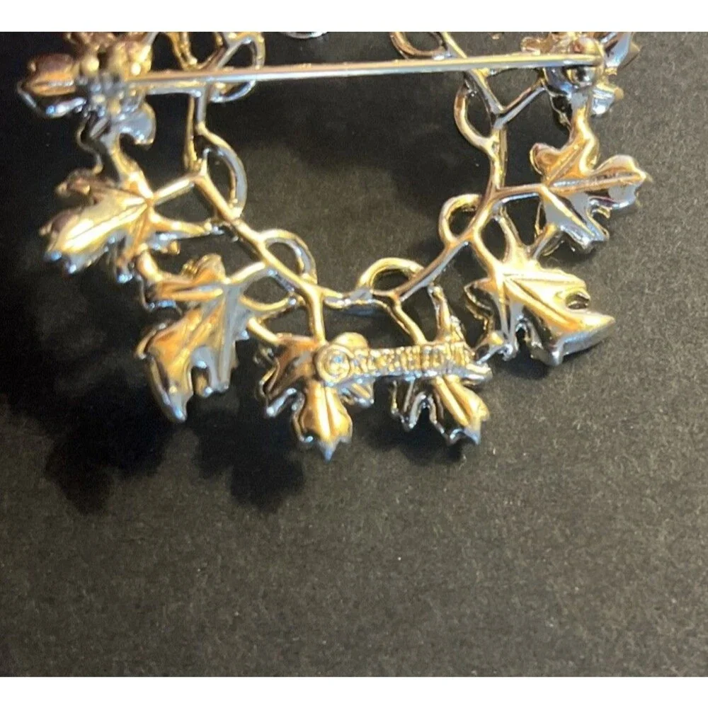 Sarah Coventry Brooch Gold Silver Tone Leaves Garland Wreath Classic Scarf Pin